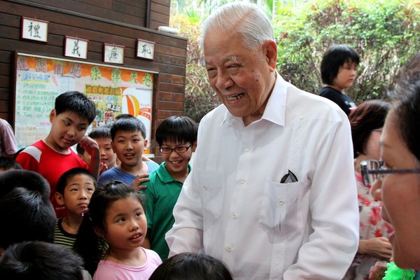 李登輝:民進黨執(zhí)政時臺灣民主進入停滯期 李登輝:民進黨執(zhí)政時臺灣民主進入停滯期