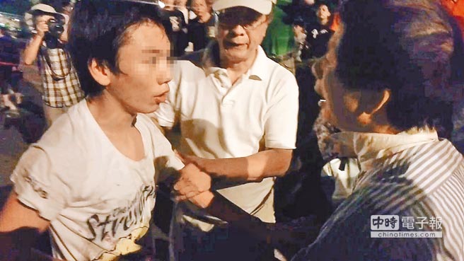 �����^���󣩲��M���H���ң�Ҫ�����x�_���n�V�����F����ŭ�ܲ����Ƹ�ĸ�����Еr��ӈ�D ������z��