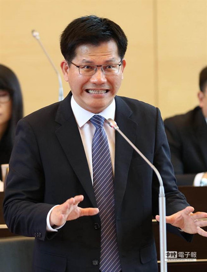 臺(tái)中市長(zhǎng)林佳龍談反課綱口誤將屁孩說(shuō)成“屁眼”