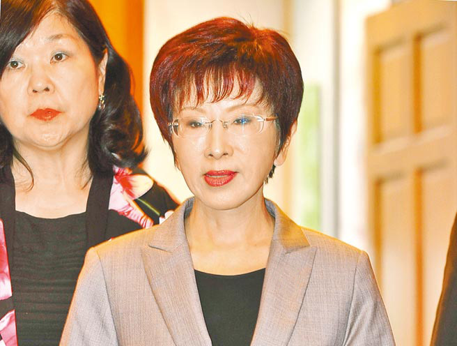 洪秀柱閉關 藍營“立委”參選人急喊話:公雞也要站出來 洪秀柱閉關 藍營“立委”參選人急喊話:公雞也要站出來