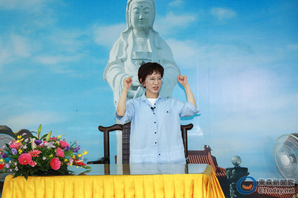 洪秀柱閉關(guān)第2日:猶豫是否化身"變形金剛"捍衛(wèi)良善 洪秀柱閉關(guān)第2日:猶豫是否化身"變形金剛"捍衛(wèi)良善