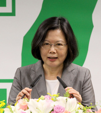 ��Ӣ�ķQ�ЙC�����ӽ��ꡰ�pʮ�����c��(�_ý�D)