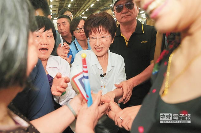洪秀柱臺中造勢 紅黑派大佬現身力挺(圖) 洪秀柱臺中造勢 紅黑派大佬現身力挺(圖)