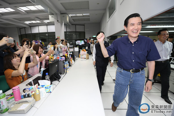 �RӢ�����LՄ�����o�Y֙�R��ȻЦ�����崺�L(f��ng)���؛Q