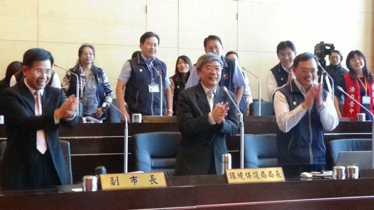 傳臺(tái)中市環(huán)保局長洪正中倦勤 洪回應(yīng):問上帝 傳臺(tái)中市環(huán)保局長洪正中倦勤 洪回應(yīng):問上帝