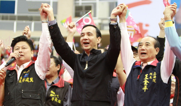 朱立倫王金平手牽手輔選花蓮"立委"顯黨內團結氣勢 朱立倫王金平手牽手輔選花蓮"立委"顯黨內團結氣勢