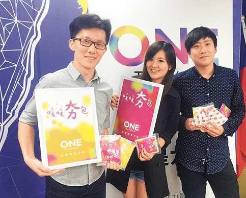 �������Ƹ��xС���ů�� �c��3ֻС�i�����e���^