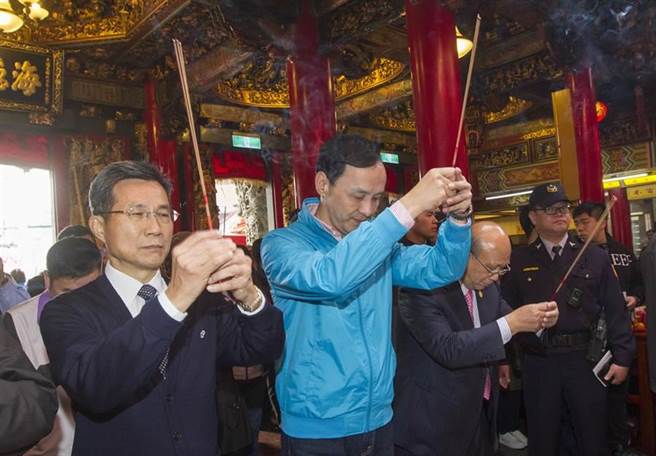 朱立倫高喊集中選票 批親民黨"親近民進(jìn)黨"( 朱立倫高喊集中選票 批親民黨"親近民進(jìn)黨"(