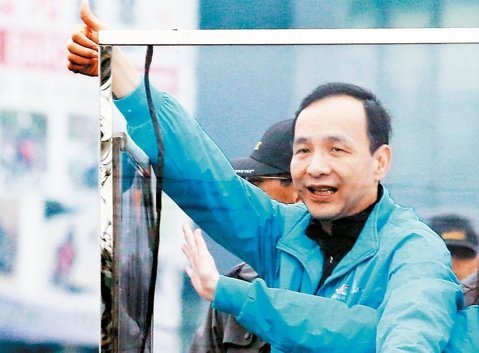 朱立倫選前之夜固守北臺(tái)灣 盼催出沉默藍(lán)軍 朱立倫選前之夜固守北臺(tái)灣 盼催出沉默藍(lán)軍