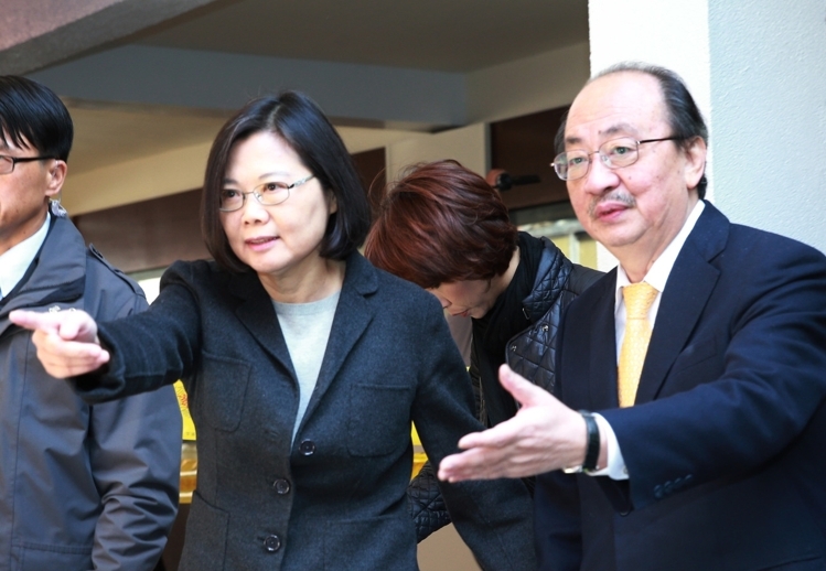 民進黨"立法院"龍頭之爭 蔡英文當面要柯建銘退出 民進黨"立法院"龍頭之爭 蔡英文當面要柯建銘退出