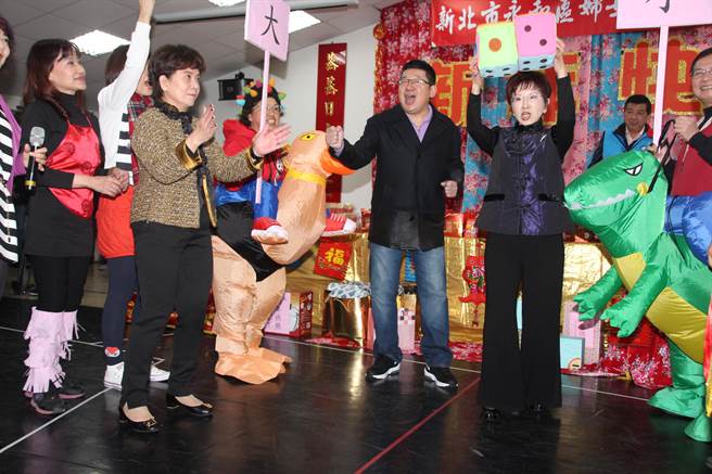 �����h��ϯ���x�˺�����������ί���ֵ¸����±����h�T���Դ16�������ϯ�±������ͅ^(q��)�DŮ���´��F(tu��n)��