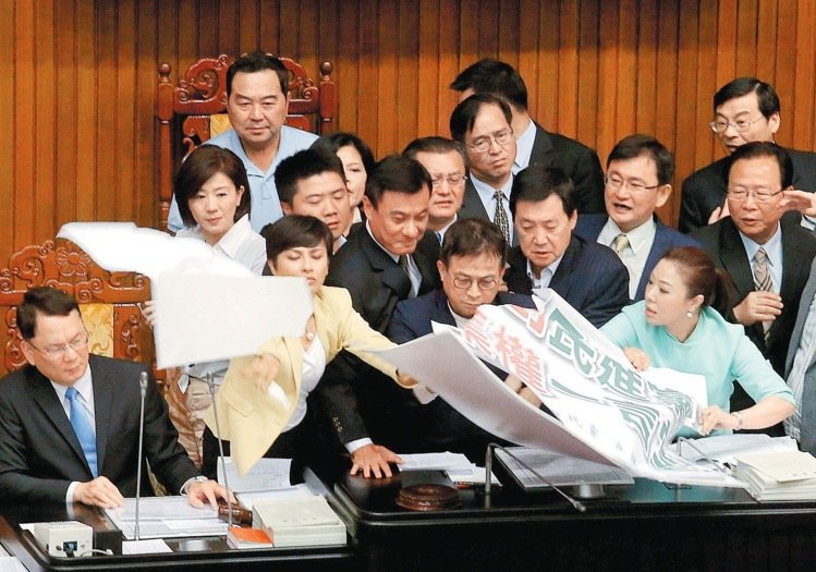 �W(xu��)��(d��ng)��Ұ�h �����h�F(tu��n)�״�ռ�I(l��ng)������Ժ����ϯ�_