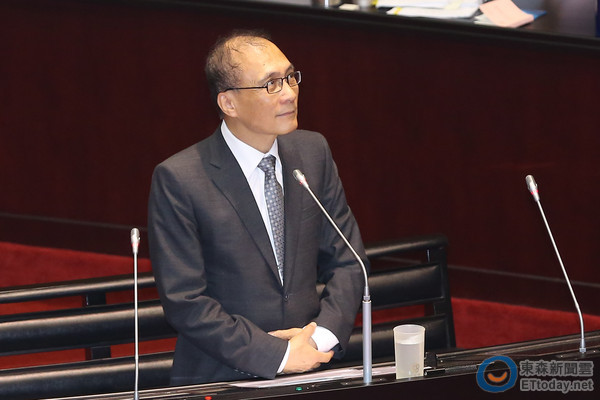 臺(tái)灣大學(xué)畢業(yè)生起薪低 林全:以3萬新臺(tái)幣為目標(biāo) 臺(tái)灣大學(xué)畢業(yè)生起薪低 林全:以3萬新臺(tái)幣為目標(biāo)