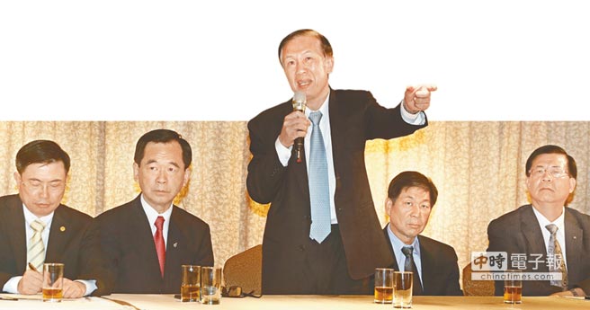 臺當局擬提高加班費惹怒服務業 業者揚言上街抗議 臺當局擬提高加班費惹怒服務業 業者揚言上街抗議