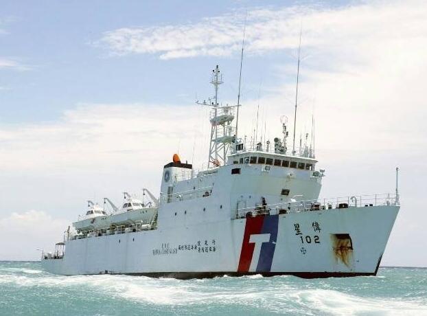 臺灣偉星艦12日晚間抵達太平島周邊海域執勤。(圖片來源:踢完《聯合報》) 臺灣偉星艦12日晚間抵達太平島周邊海域執勤。(圖片來源:踢完《聯合報》)