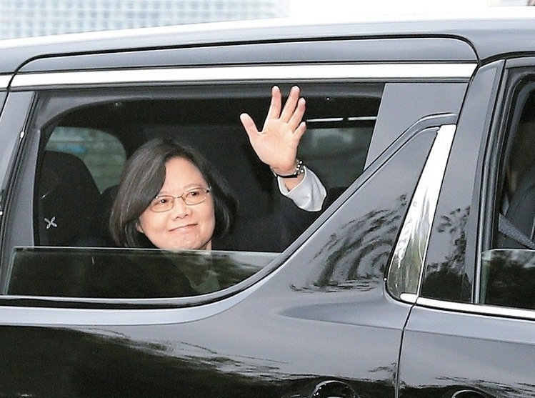 臺媒:蔡英文當局花錢如流水 卻要人民共體時艱 臺媒:蔡英文當局花錢如流水 卻要人民共體時艱