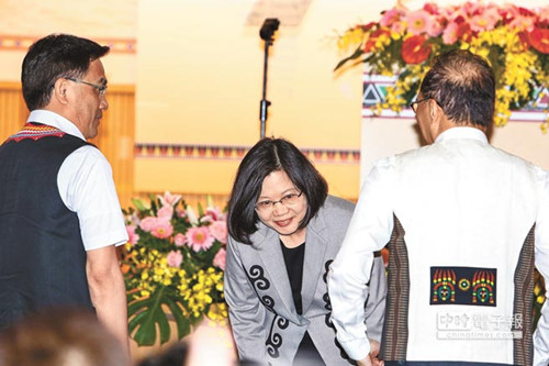 蔡英文(中)表示,道歉不是終點而是開始 蔡英文(中)表示,道歉不是終點而是開始