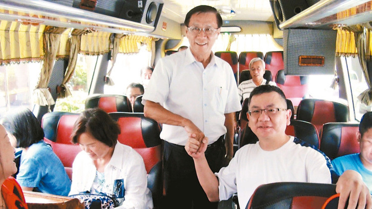 臺(tái)灣縣市長(zhǎng)擬訪陸爭(zhēng)取陸客:到有"九二共識(shí)"的地方來(lái) 臺(tái)灣縣市長(zhǎng)擬訪陸爭(zhēng)取陸客:到有"九二共識(shí)"的地方來(lái)