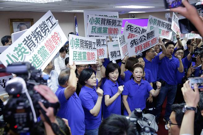 �����h����ί���ߺ���СӢ���фڹ���