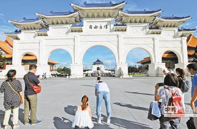 臺媒:臺灣自愿把觀光財往外推 實在匪夷所思 臺媒:臺灣自愿把觀光財往外推 實在匪夷所思