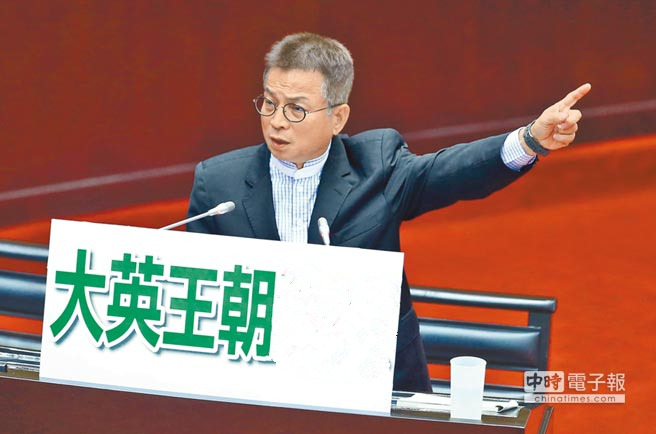 �����hŭ����Ӣ�ę���һ��ץ���_���硰��Ӣ������