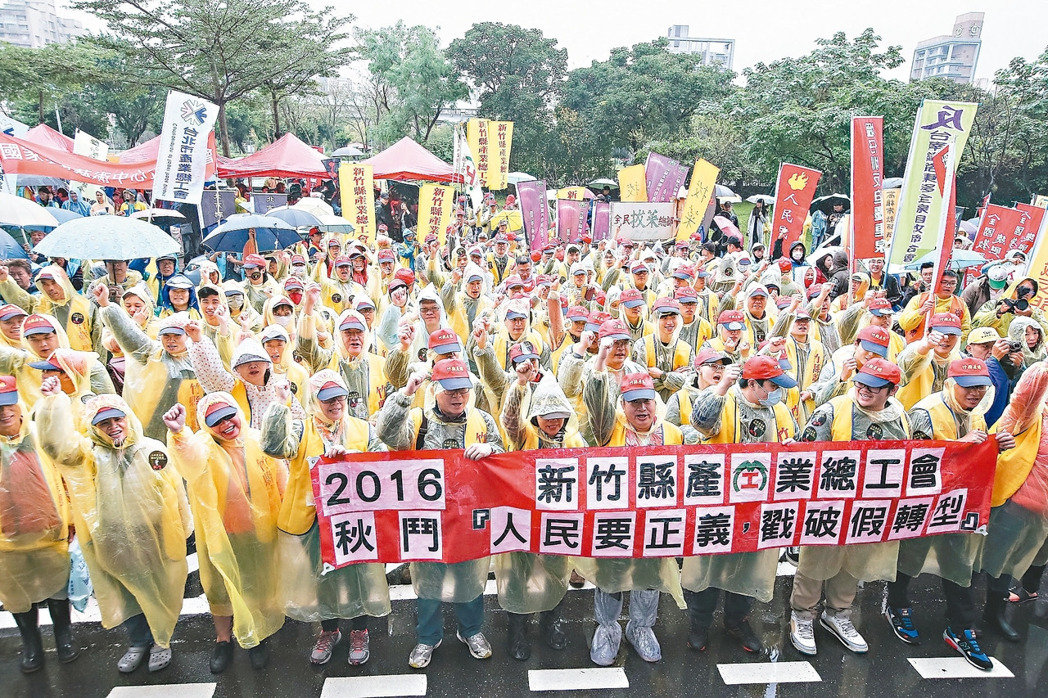 臺52個民間團體集結民進黨部 抗議蔡當局選后跳票 臺52個民間團體集結民進黨部 抗議蔡當局選后跳票