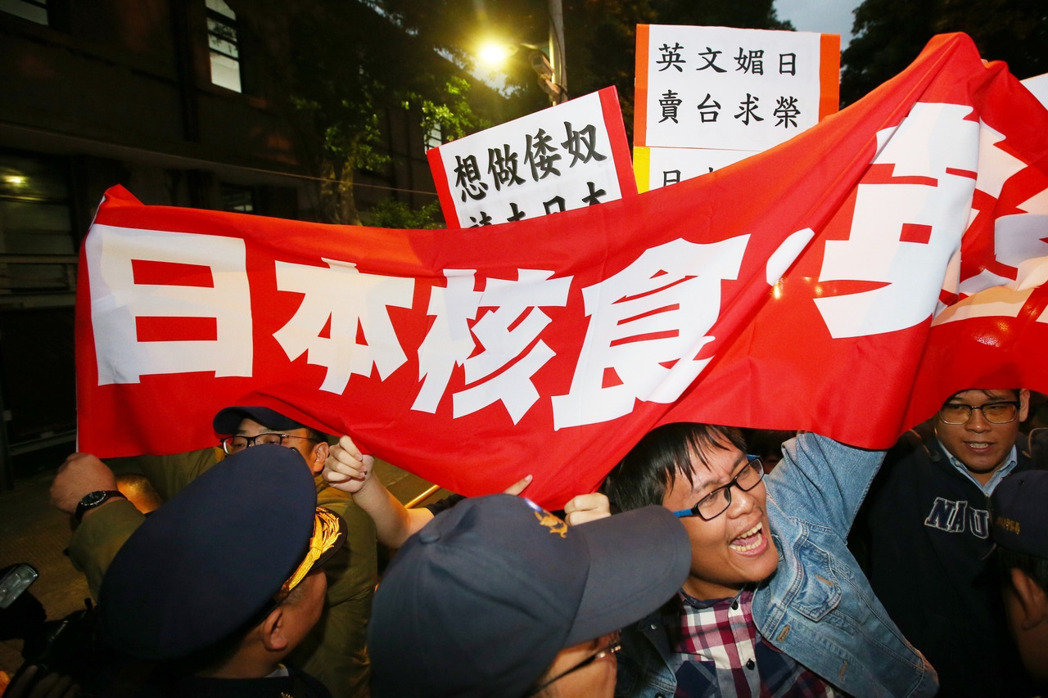 �����h����F���h��ʳ���_ ����Ӣ�������u�_���D��