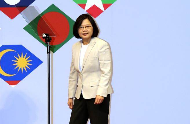 圣普與臺(tái)“斷交” 羅智強(qiáng):蔡英文要不要下臺(tái)? 圣普與臺(tái)“斷交” 羅智強(qiáng):蔡英文要不要下臺(tái)?