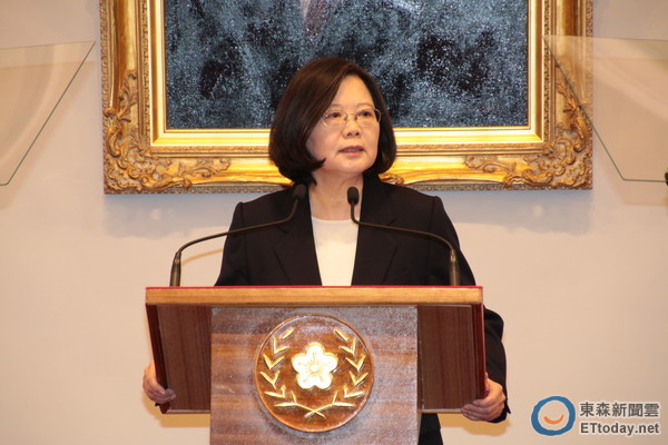 邱毅預(yù)言:蔡英文政權(quán)會(huì)崩潰垮臺(tái) 兩岸將完成統(tǒng)一 邱毅預(yù)言:蔡英文政權(quán)會(huì)崩潰垮臺(tái) 兩岸將完成統(tǒng)一