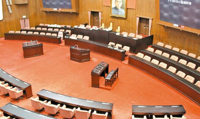 民進黨“立委”被爆一手砍預算一手要禮物 民進黨“立委”被爆一手砍預算一手要禮物