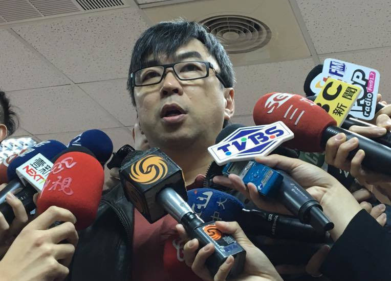 羅智強(qiáng):蔡當(dāng)局沒政績卻努力撕裂族群 無能政黨最惡毒 羅智強(qiáng):蔡當(dāng)局沒政績卻努力撕裂族群 無能政黨最惡毒