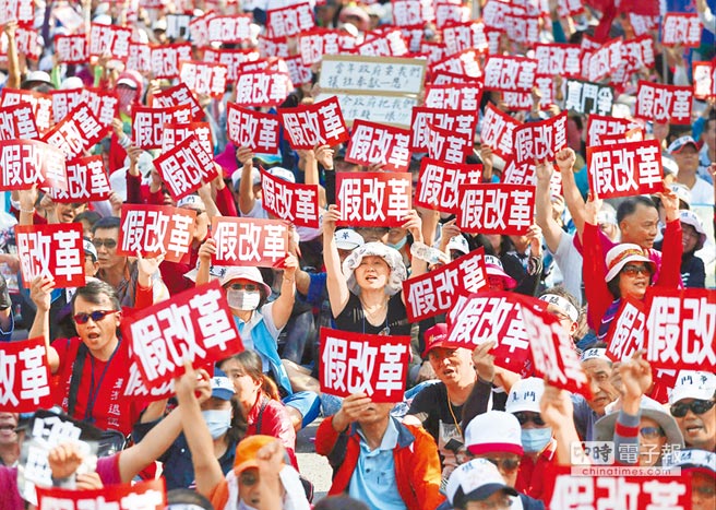 �̎��F�w���_���֌����ݽ𿳵�Ҋ��:��ҕ�����ƴ��