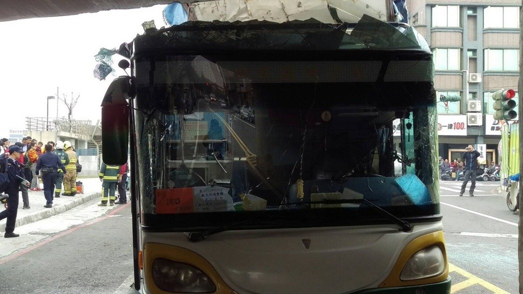 高雄撞橋墩陸客團(tuán)來自寧波 高雄撞橋墩陸客團(tuán)來自寧波