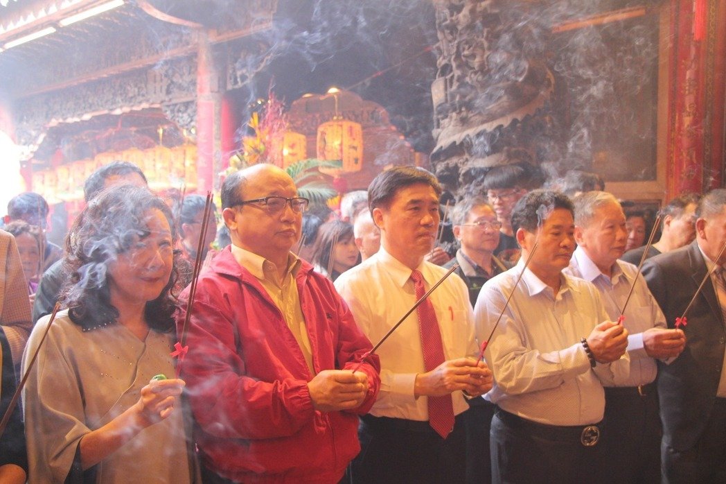 �����h����ϯ��־�����κ������x������ί