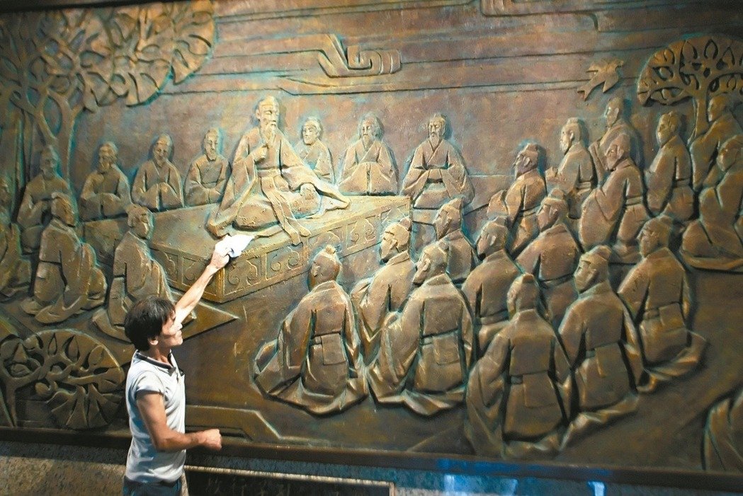 ���ӱ��������Σ������D�����x�������^һ��������ǰ�_���؅^�I�����ˮ������r������������һ�Ǵ�d�Ŀ��Ӹ�������������K�����w�S�ƵĽ��������V������ס�����ֱ꣬��2008���RӢ�����_�Ų�������V������׌���Ӹ����جF