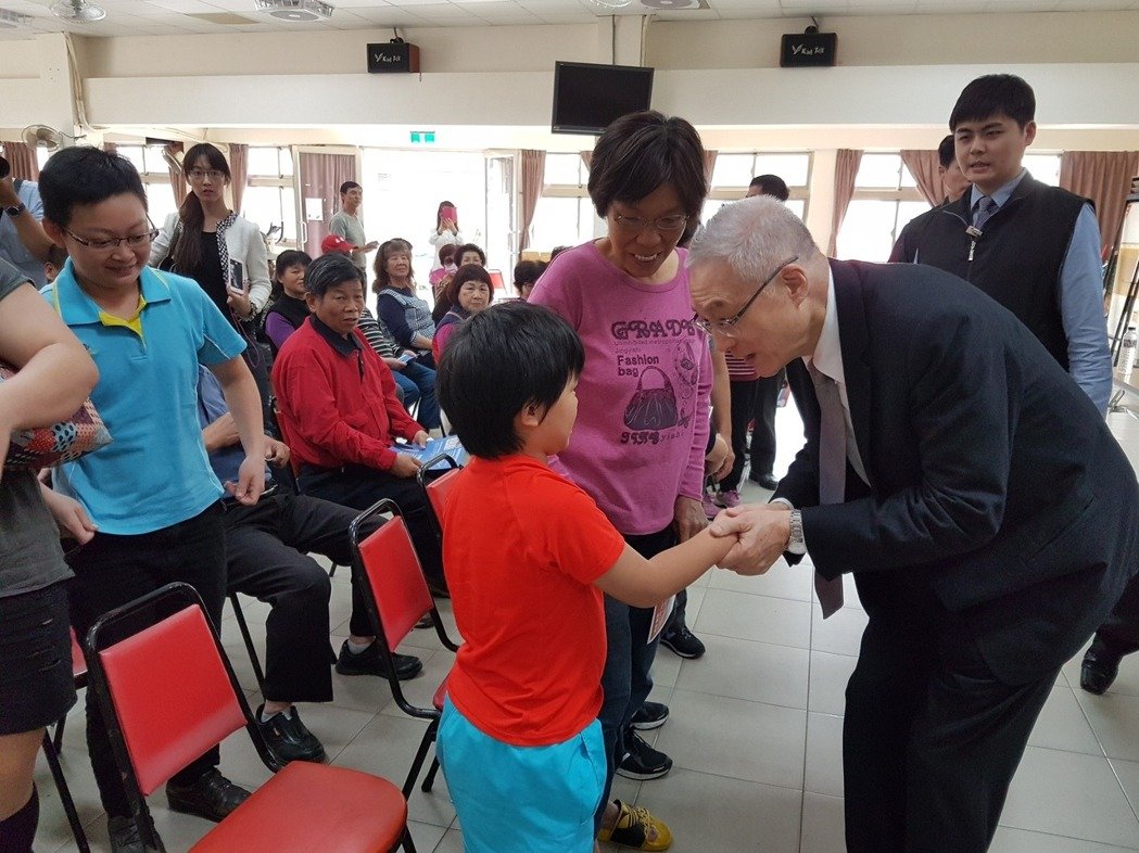 ��Ӣ����ͬ�ԑ٣������h��ϯ���x�ˣ��o���C��һ����