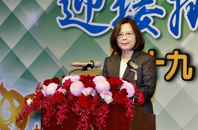 臺媒評蔡英文民調(diào)再度下跌:自找的! 臺媒評蔡英文民調(diào)再度下跌:自找的!