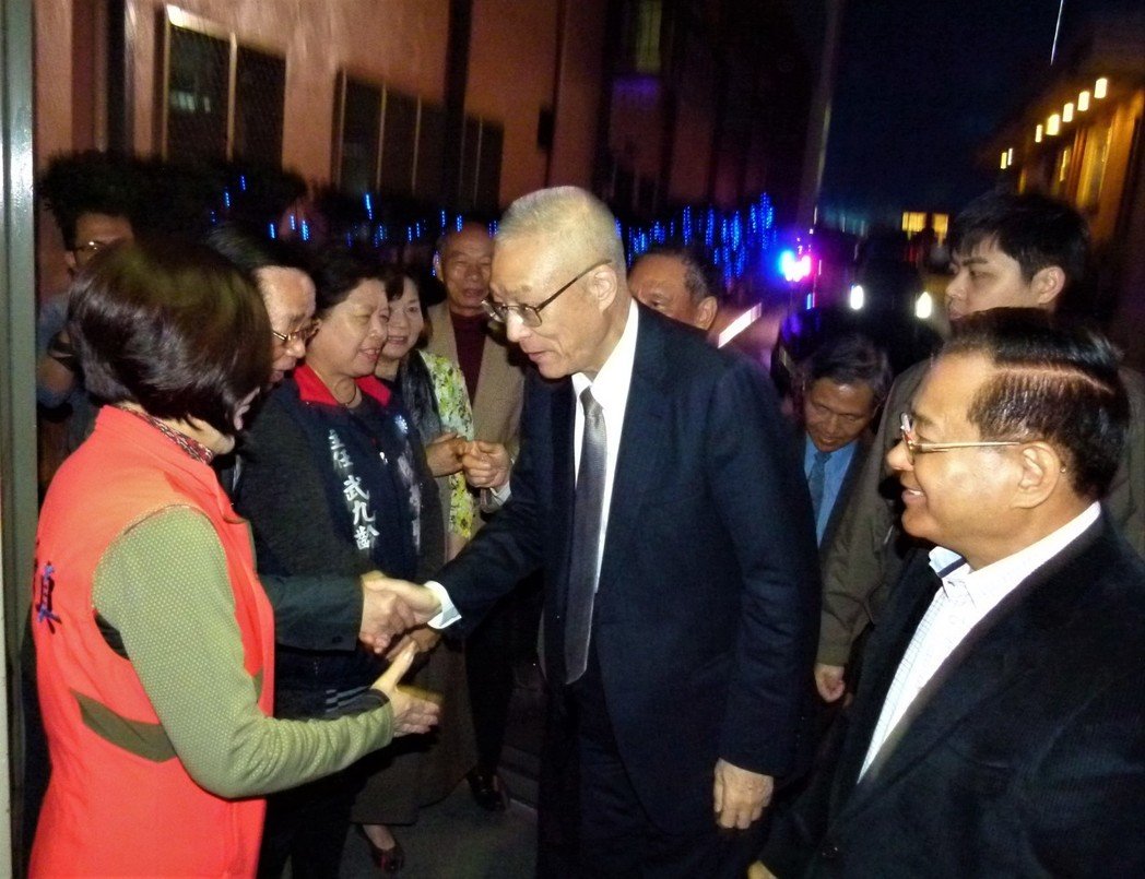 吳敦義:蔡英文如不能確保軍人尊嚴(yán) 臺(tái)軍難以保衛(wèi)臺(tái)灣 吳敦義:蔡英文如不能確保軍人尊嚴(yán) 臺(tái)軍難以保衛(wèi)臺(tái)灣