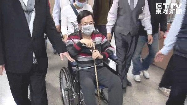 陳水扁保外就醫卻忙出席餐會 遭批“政治跑攤” 陳水扁保外就醫卻忙出席餐會 遭批“政治跑攤”