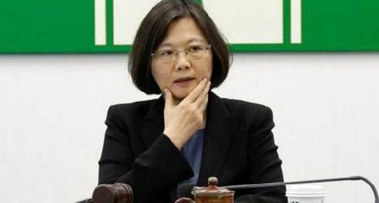 憂軍公教與勞工合流,蔡英文下令民進黨團勿再提案。(圖片來源網絡) 憂軍公教與勞工合流,蔡英文下令民進黨團勿再提案。(圖片來源網絡)