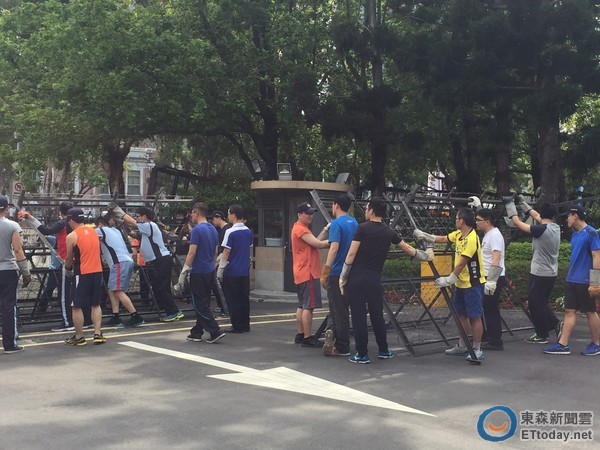 臺"立院"架刀片、布重兵防抗議群眾 被批像"監獄" 臺"立院"架刀片、布重兵防抗議群眾 被批像"監獄"