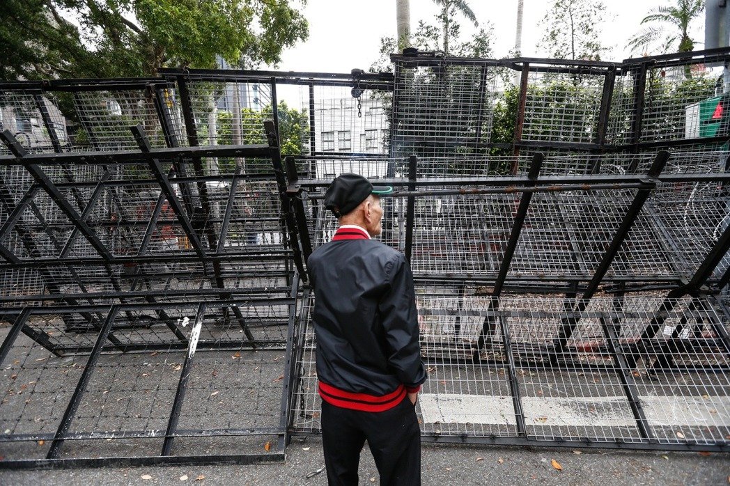 臺媒:蔡當局大陣仗防堵民意 揭開"重層嚇阻"真面目 臺媒:蔡當局大陣仗防堵民意 揭開"重層嚇阻"真面目