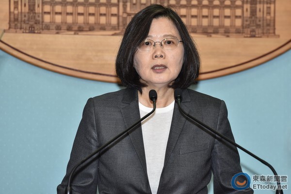 港媒評析蔡英文路透社專訪:兩岸關(guān)系將繼續(xù)螺旋下沉 港媒評析蔡英文路透社專訪:兩岸關(guān)系將繼續(xù)螺旋下沉