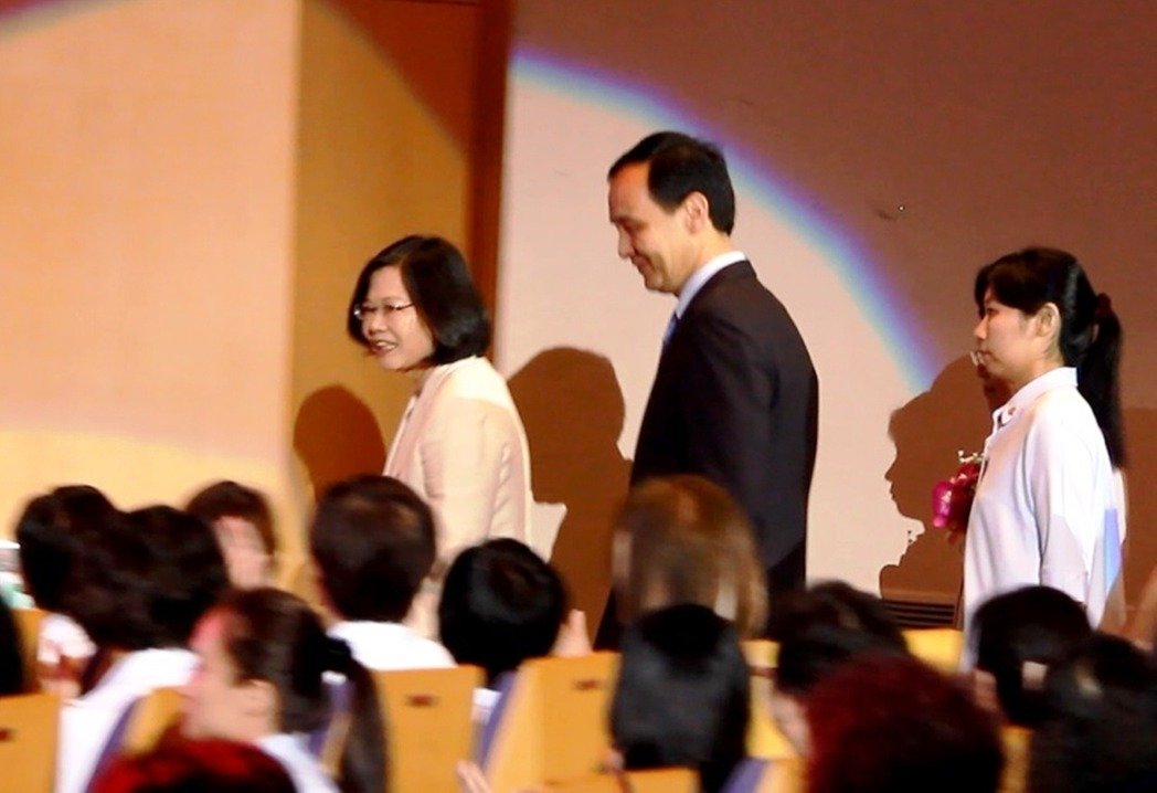 朱立倫與蔡英文選舉后首會(huì):“小聲”爭(zhēng)取前瞻 朱立倫與蔡英文選舉后首會(huì):“小聲”爭(zhēng)取前瞻