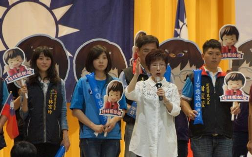 洪秀柱力推黨內青年參政,碰觸敏感議題還原歷史真相。 洪秀柱力推黨內青年參政,碰觸敏感議題還原歷史真相。