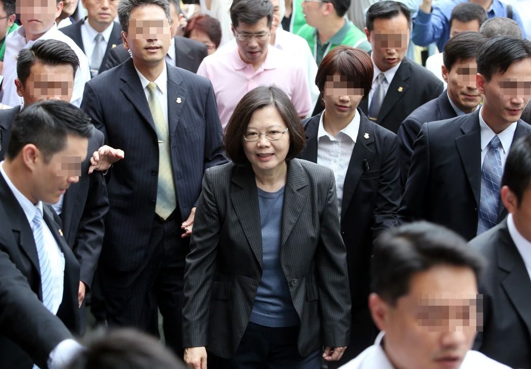 ��Ӣ���k���ҁy���ף��ž�����ɫ�ǡ��ֱ�����������