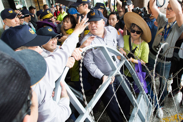 臺警校錄取分數(shù)現(xiàn)40年最大崩落 她憂沒人再愿當警察 臺警校錄取分數(shù)現(xiàn)40年最大崩落 她憂沒人再愿當警察