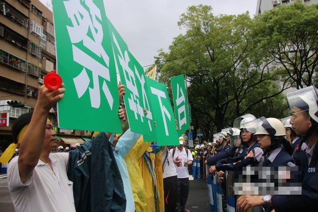 蔡英文對天災(zāi)態(tài)度大轉(zhuǎn)彎 過去氣到"想卸馬英九一條胳膊" 蔡英文對天災(zāi)態(tài)度大轉(zhuǎn)彎 過去氣到"想卸馬英九一條胳膊"