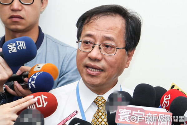 反年改“戰事”不斷 李來希將帥3萬大軍包圍“立法院” 反年改“戰事”不斷 李來希將帥3萬大軍包圍“立法院”