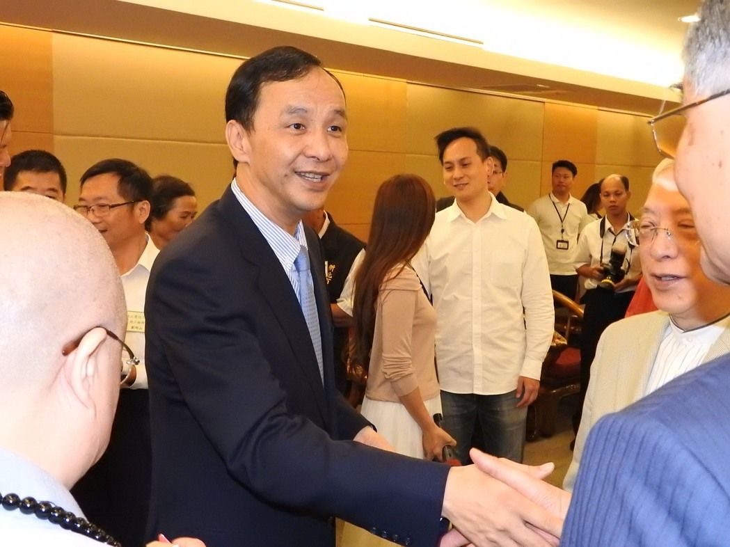 朱立倫被放鴿子?國民黨民代全力盯前瞻,餐敘再延期。(圖片來源:臺灣《聯合報》) 朱立倫被放鴿子?國民黨民代全力盯前瞻,餐敘再延期。(圖片來源:臺灣《聯合報》)